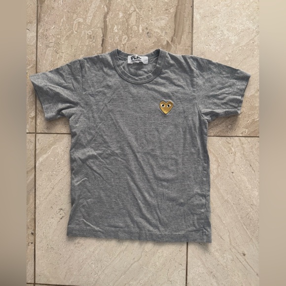 Comme des Garcons PLAY Tops - Comme Des Garçons PLAY women's grey tee with gold heart size small